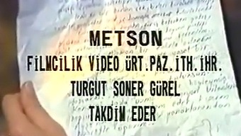 Turk Couple Kisses And Plays With Each Other'S Boobs