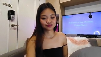Abby2634 Tantalizes With A Hint Of Wetness On Webcam